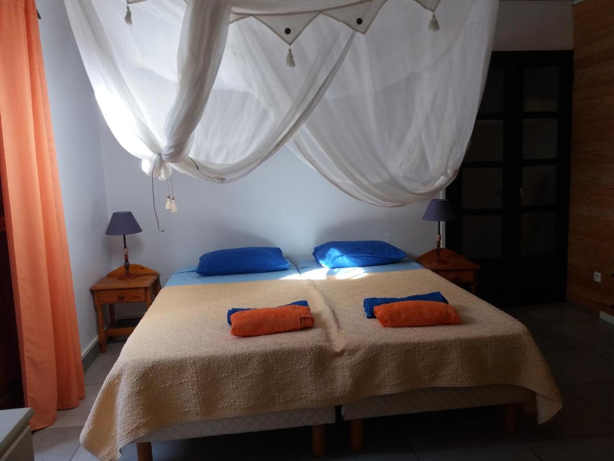 Gite 1001 Nuits - Sherazade Bouillante Ngoại thất bức ảnh